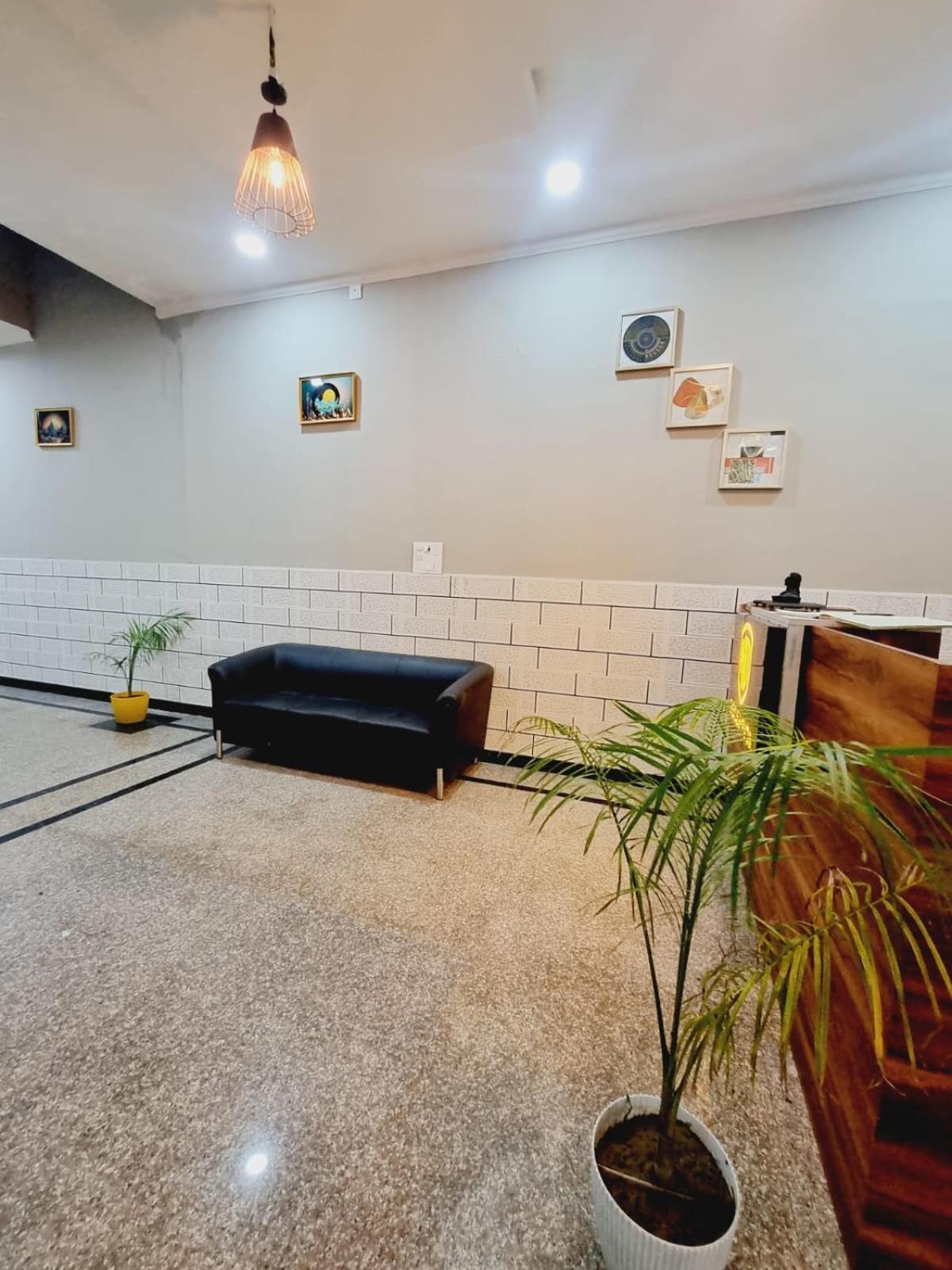 Tulip Best Rated Area In Vrindavan- Free 5g Wifi, Inhouse Parking Hotel