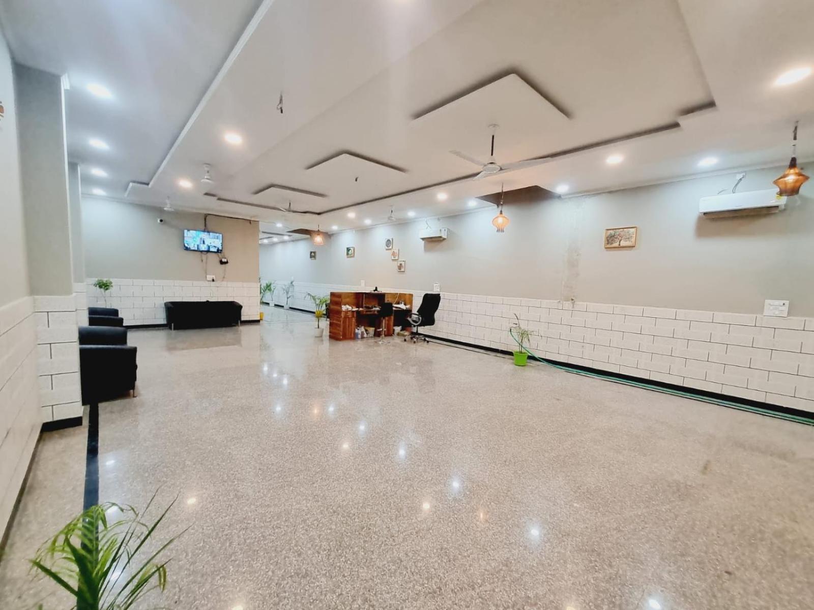 Tulip Best Rated Area In Vrindavan- Free 5g Wifi, Inhouse Parking Hotel 3*