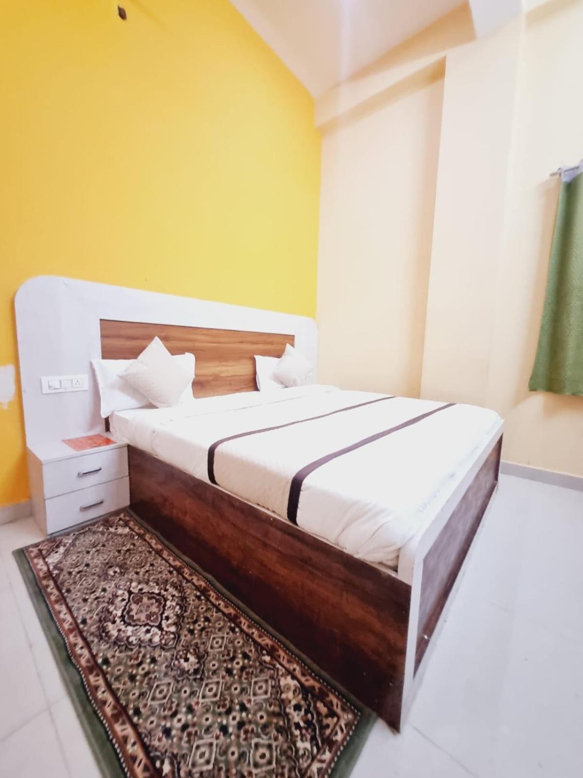 Hotel Tulip Best Rated Area In Vrindavan- Free 5g Wifi, Inhouse Parking Vrindavan